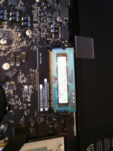 Removing the RAM modules from a MacBook Pro